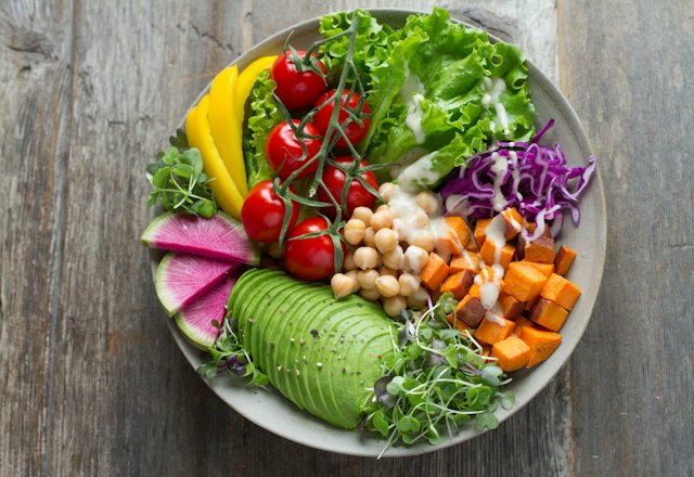 Colourful vegetable and chickpea bowl